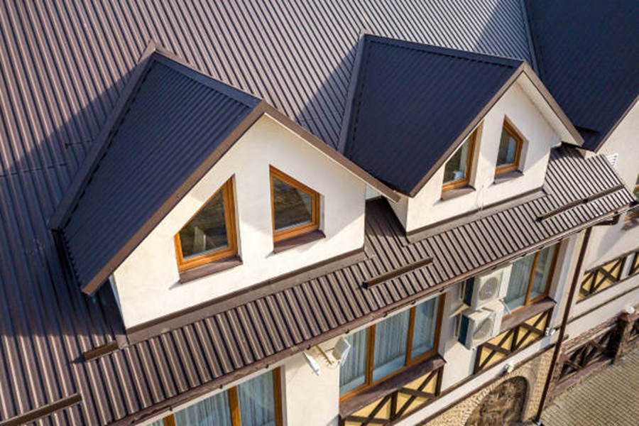 How Metal Roofing Materials Withstand Extreme Weather