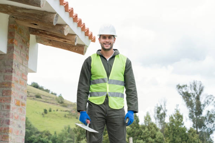 How a Roofing General Contractor Can Save You Time and Money